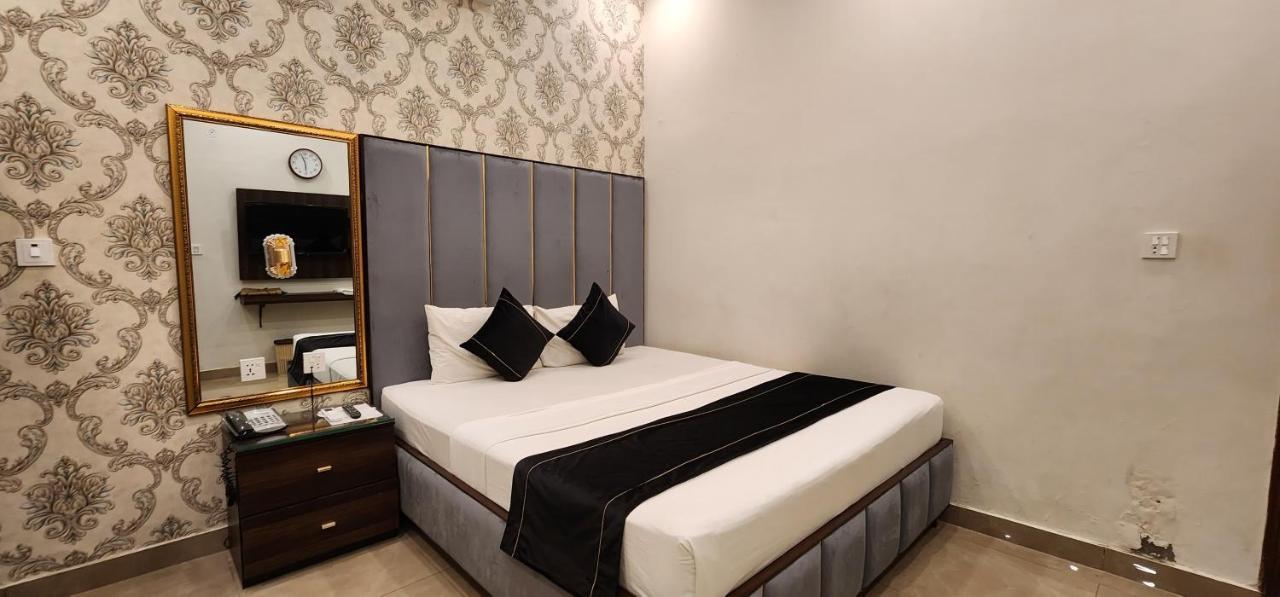 Red Fort Hotel Gulberg Lahore Buitenkant foto
