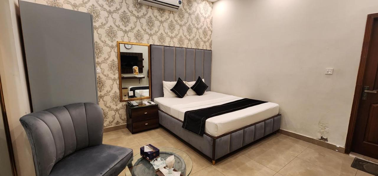 Red Fort Hotel Gulberg Lahore Buitenkant foto