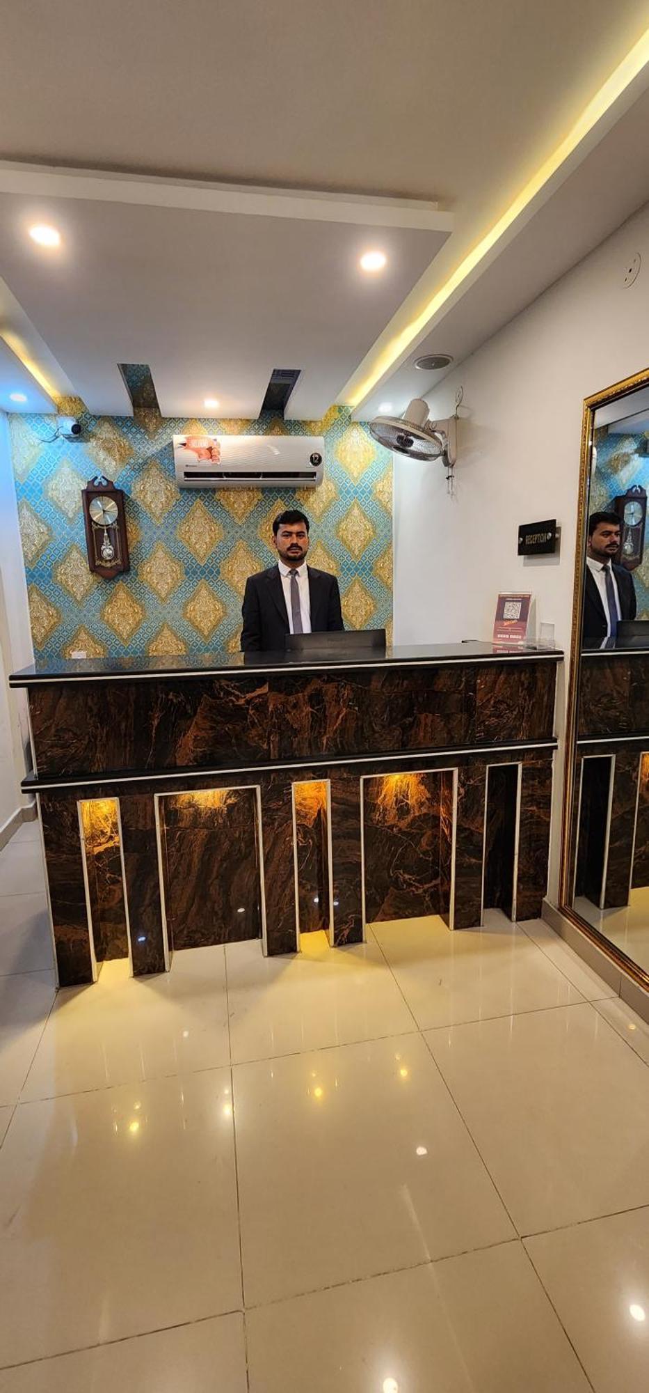 Red Fort Hotel Gulberg Lahore Buitenkant foto